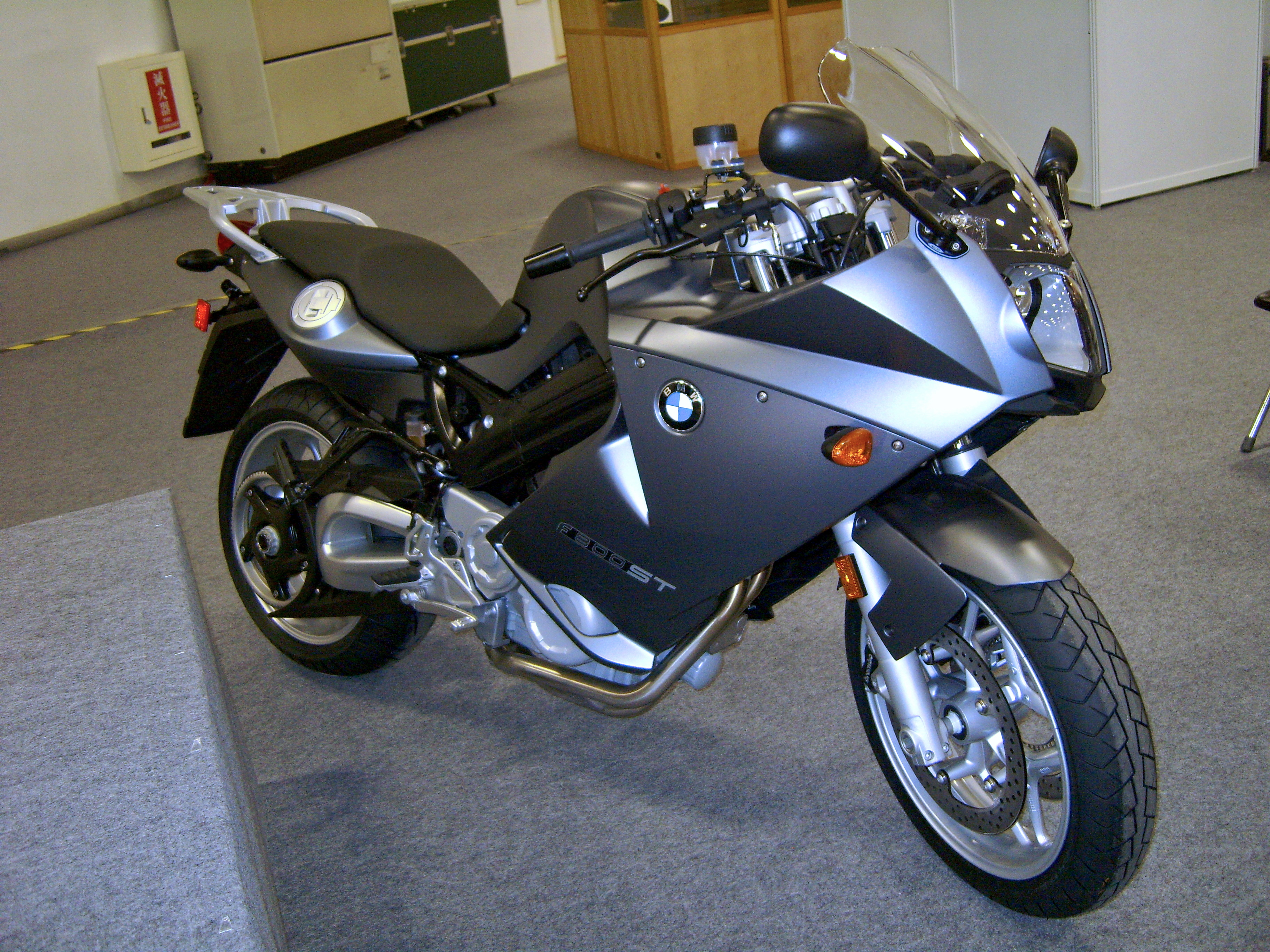 BMW F 800 R: 7 фото