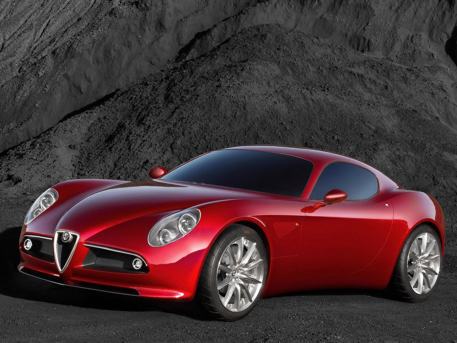 Alfa Romeo 8C Spider: 8 фото