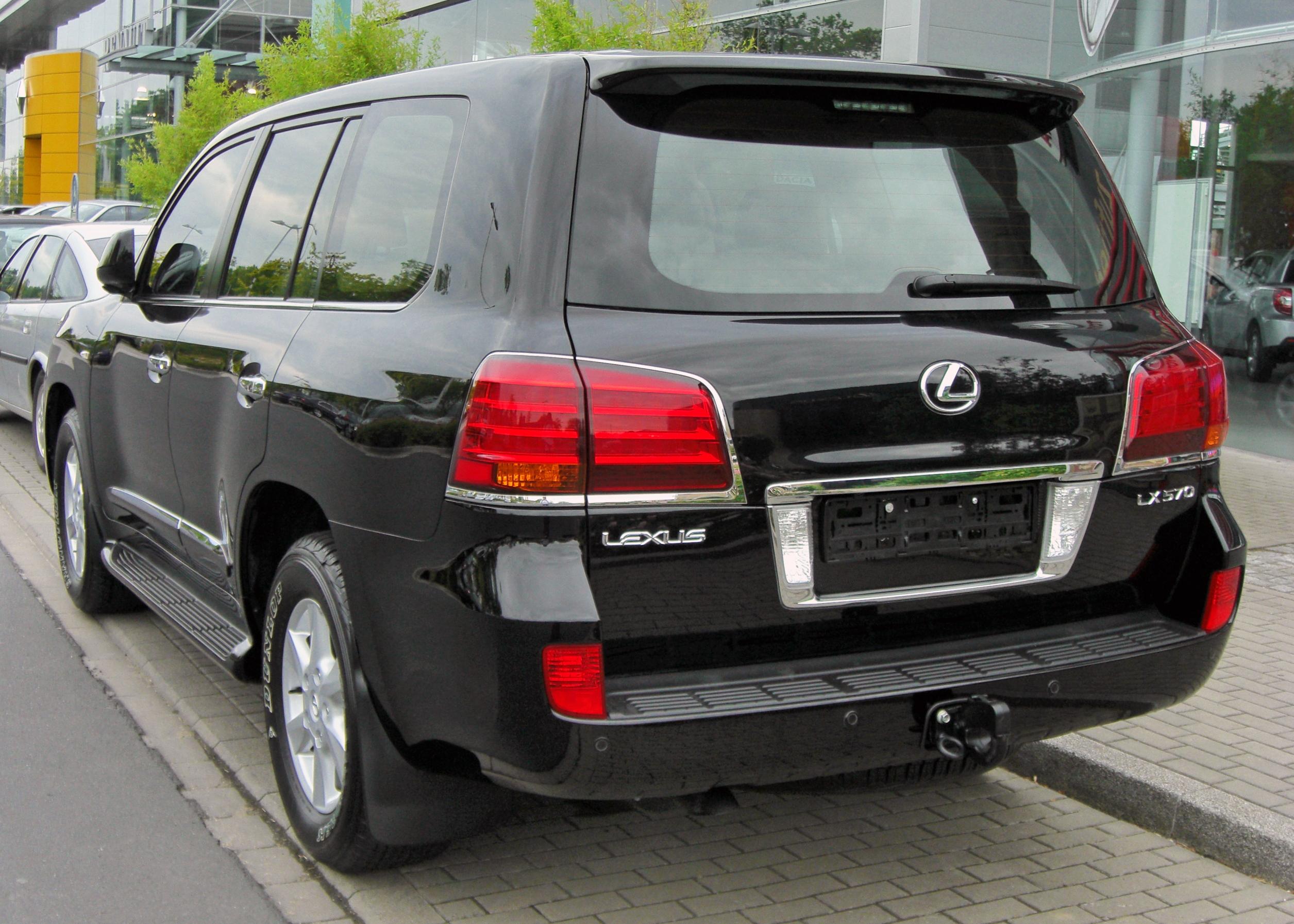 Lexus LX I: 8 фото