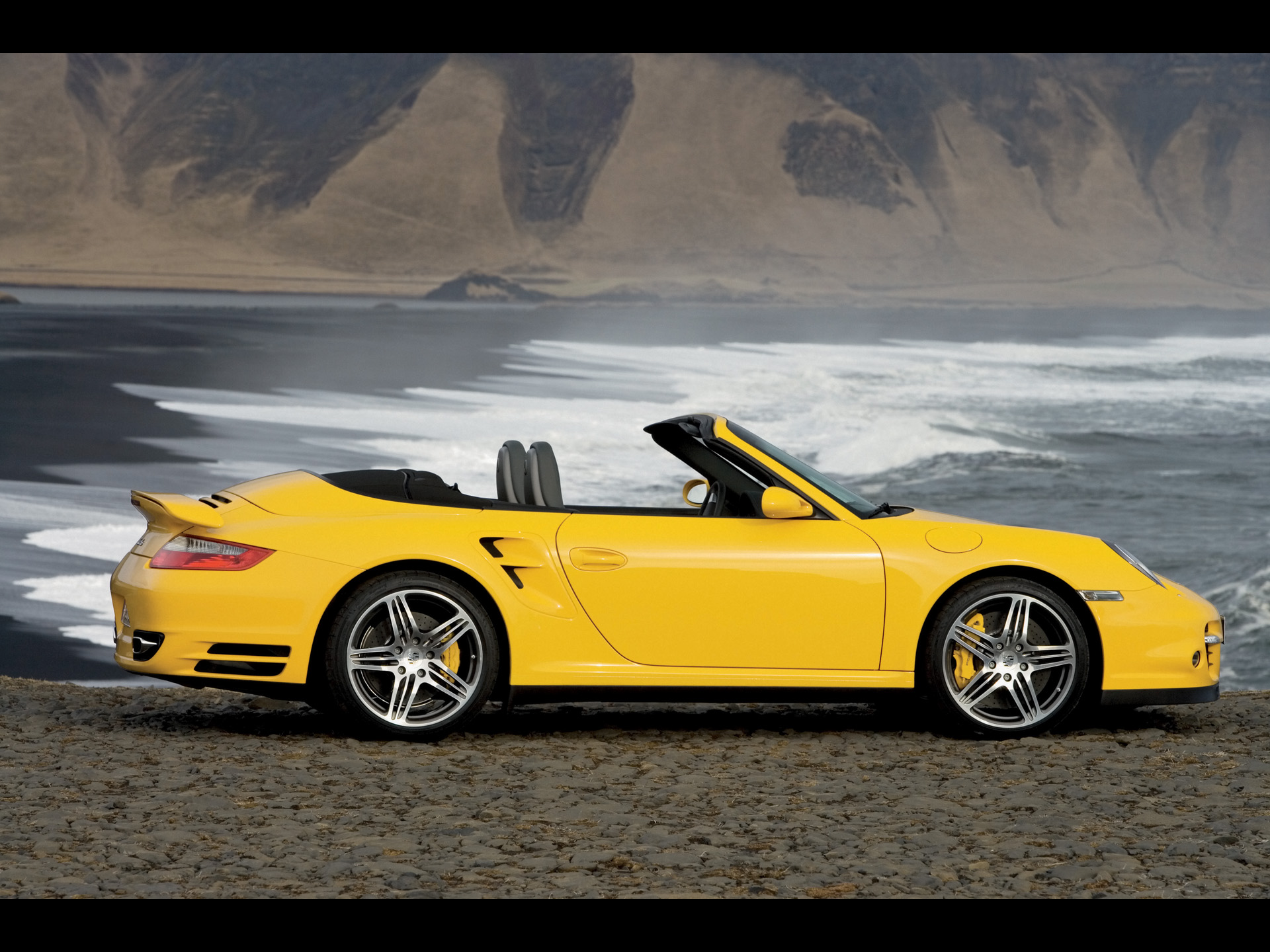 Porsche 911 Turbo Cabriolet: 3 фото