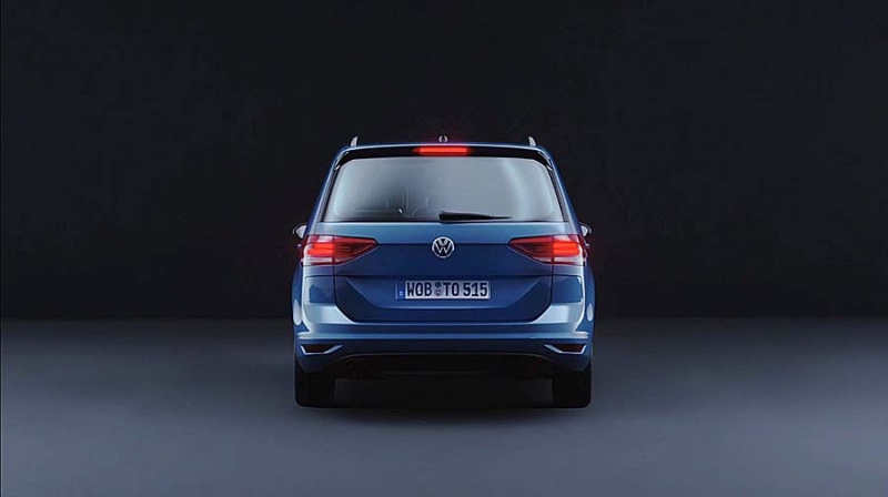 Volkswagen Touran 2016: 6 фото