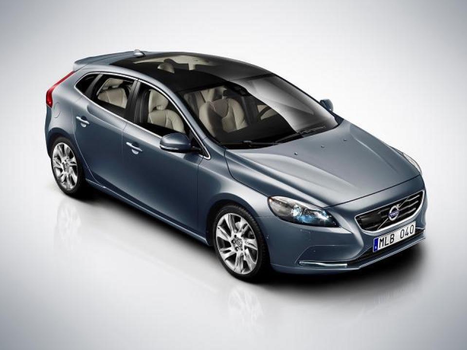 Volvo V40 I: 9 фото